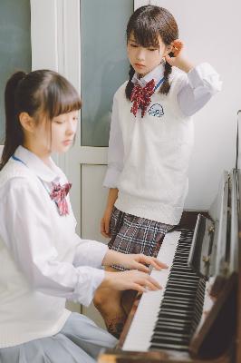 潮湿的猫1982年意大利